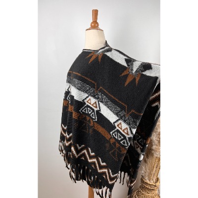 Poncho ethnique noir à franges laine bohème
