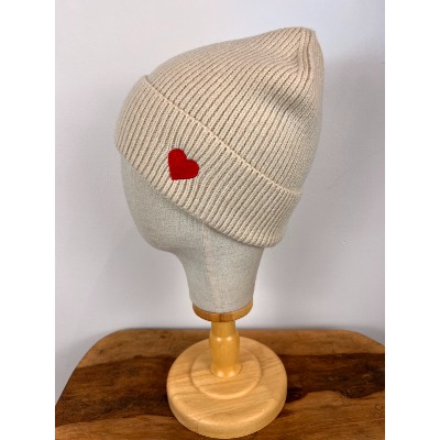 Bonnet cœur brodé laine