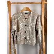 Veste courte duveteuse motifs boucles