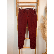 Pantalon jean bordeaux froiss� boutons Karostar du 38 au 48