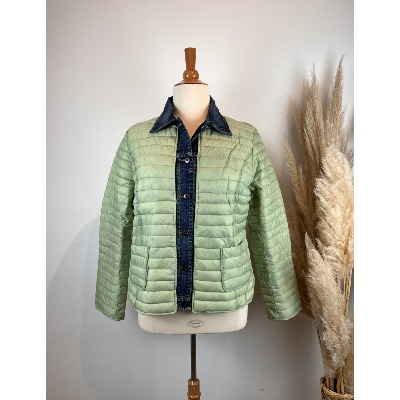 Veste doudoune légère et jean grande taille verte