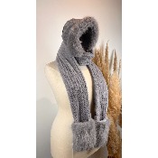 Capuche écharpe en fausse fourrure