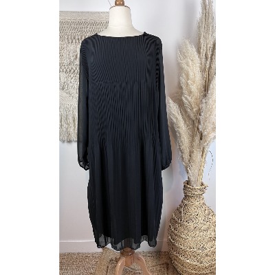 Robe Pull Noire Taille M - Col Tortue, Plissée, Manches Courtes, Livraison Gratuite !