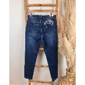Jean coupe mom foncé brodé poche dos grande taille