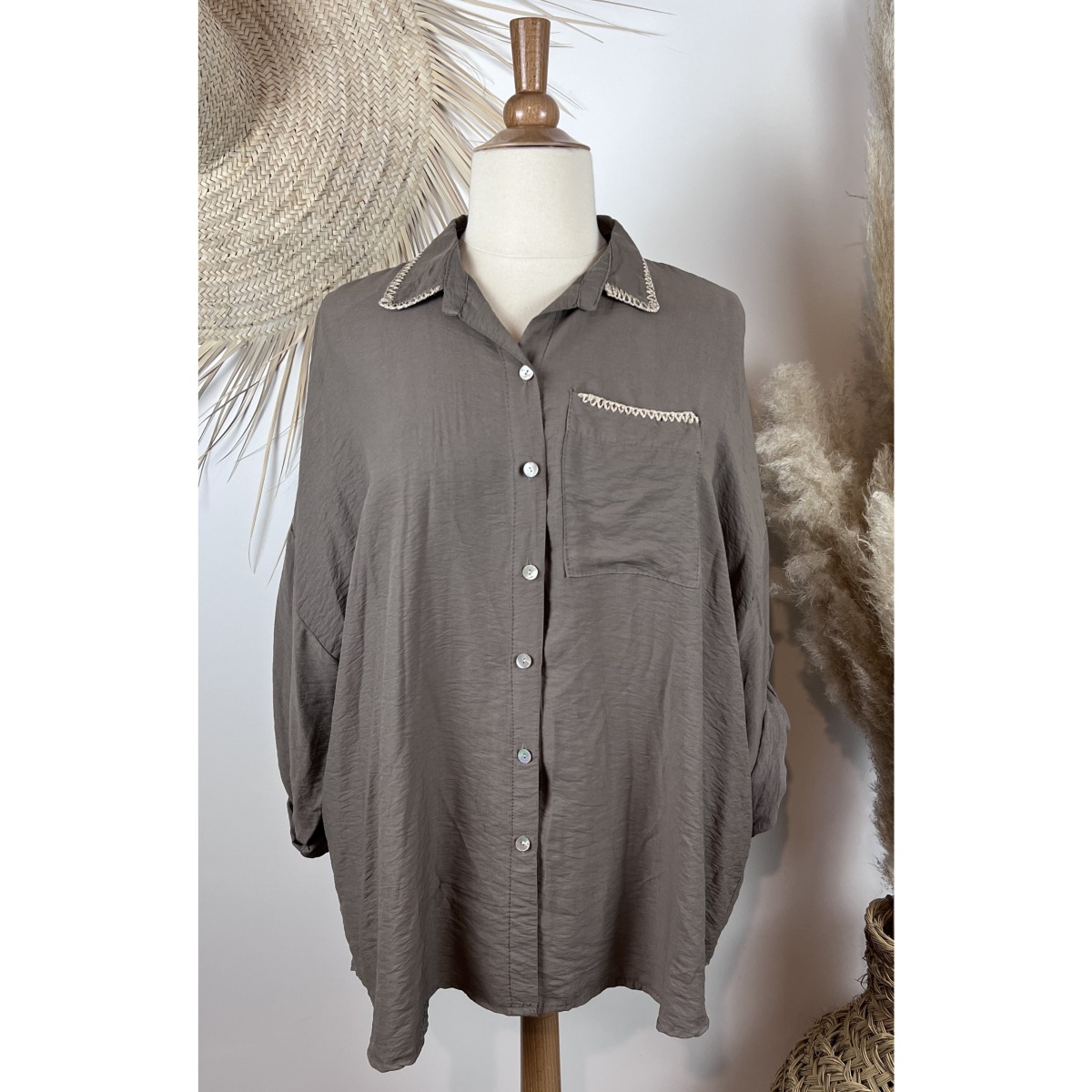 Chemise Room Seven Manches Longues Taille 116 – Grise, Richement Brodée, Occasion Très Bon état