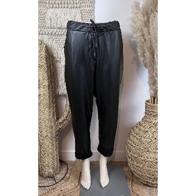 Pantalon en simili cuir noir grande taille 