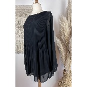 Tunique robe noire en voile plissé grande taille