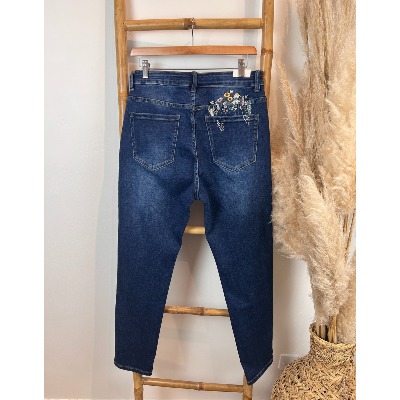Jean coupe mom foncé brodé poche dos grande taille